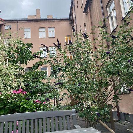 Rum Med Eget Badrum Och Stort, Delat Koek,Centralt I Malmoe A Room In An Apartment, Own Bathroom And Kitchen Shared With A Family Buitenkant foto