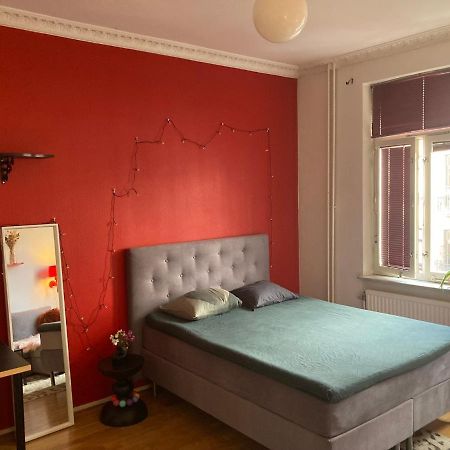 Rum Med Eget Badrum Och Stort, Delat Koek,Centralt I Malmoe A Room In An Apartment, Own Bathroom And Kitchen Shared With A Family Buitenkant foto