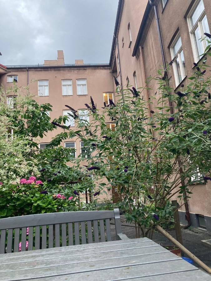 Rum Med Eget Badrum Och Stort, Delat Koek,Centralt I Malmoe A Room In An Apartment, Own Bathroom And Kitchen Shared With A Family Buitenkant foto