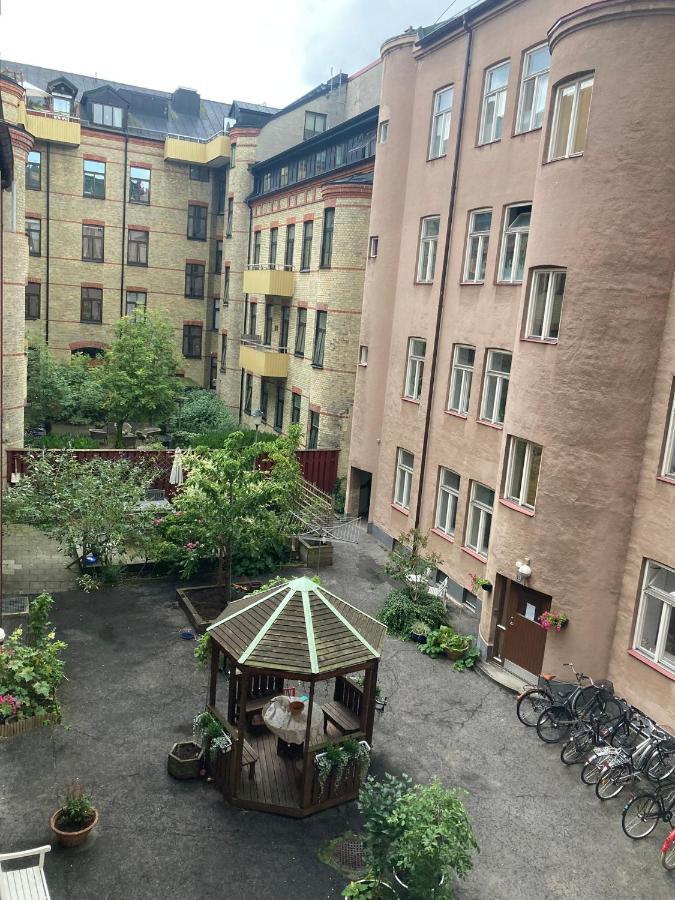 Rum Med Eget Badrum Och Stort, Delat Koek,Centralt I Malmoe A Room In An Apartment, Own Bathroom And Kitchen Shared With A Family Buitenkant foto