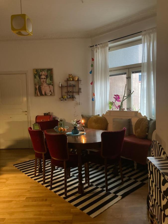 Rum Med Eget Badrum Och Stort, Delat Koek,Centralt I Malmoe A Room In An Apartment, Own Bathroom And Kitchen Shared With A Family Buitenkant foto