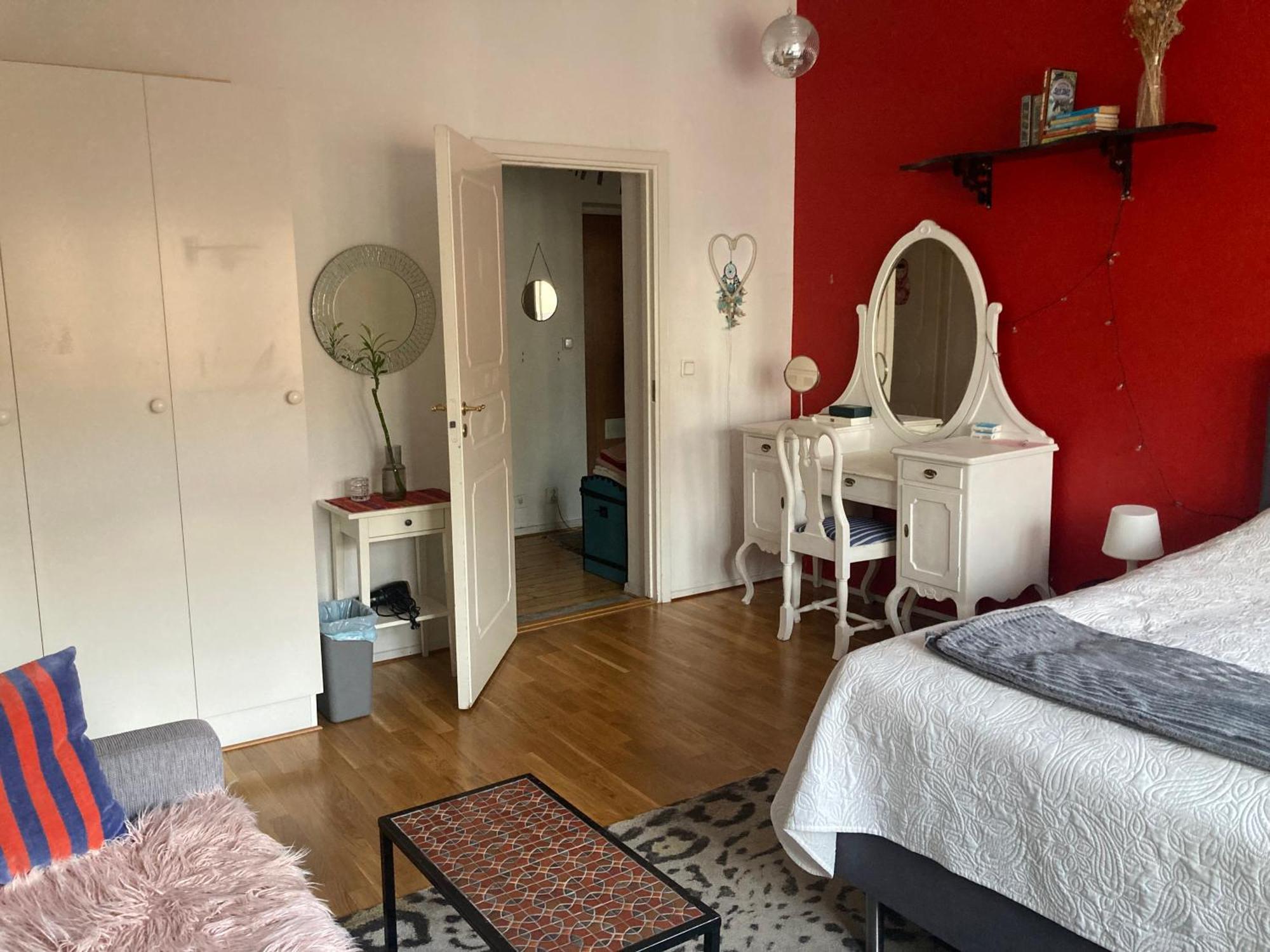 Rum Med Eget Badrum Och Stort, Delat Koek,Centralt I Malmoe A Room In An Apartment, Own Bathroom And Kitchen Shared With A Family Buitenkant foto