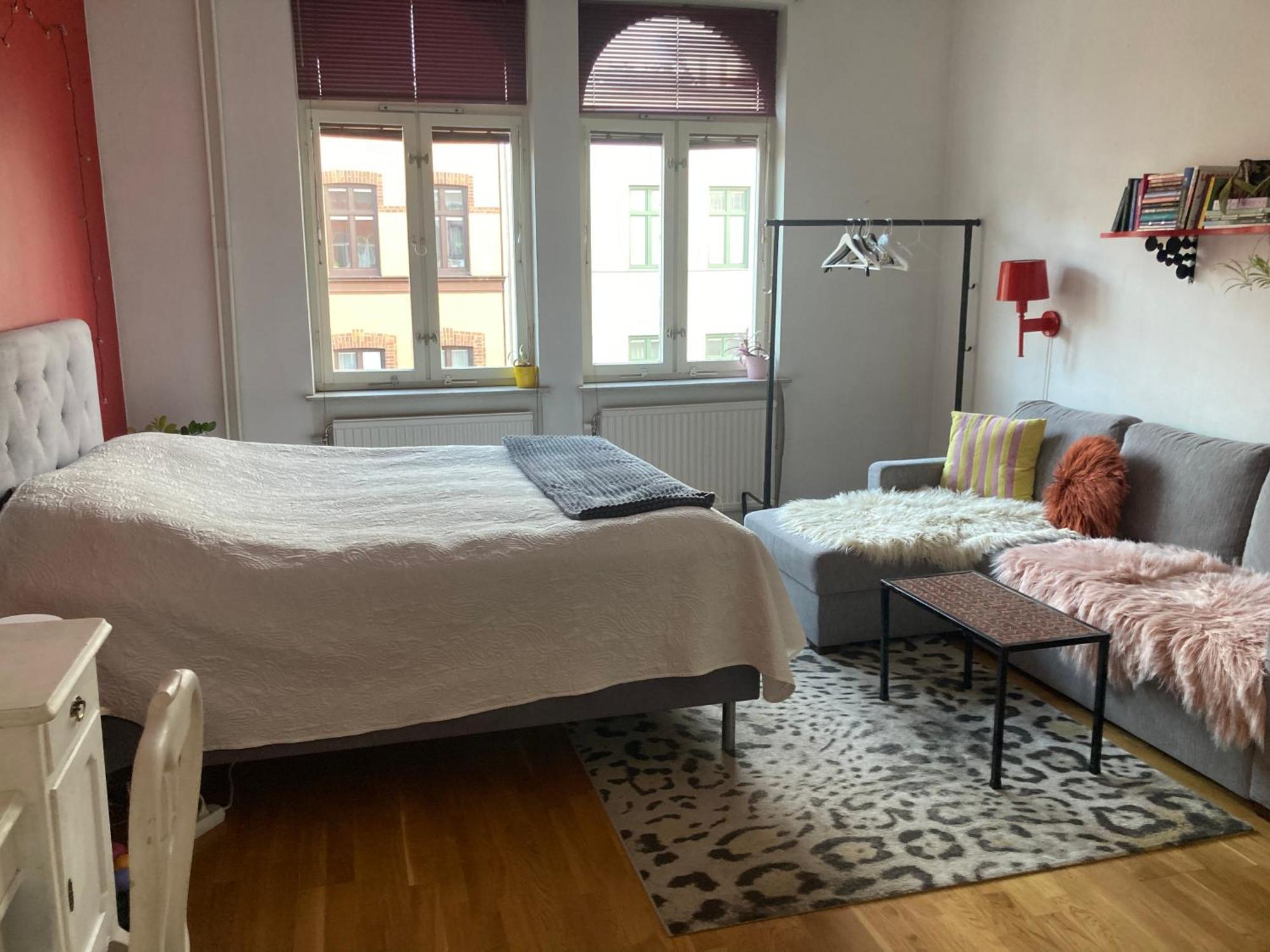Rum Med Eget Badrum Och Stort, Delat Koek,Centralt I Malmoe A Room In An Apartment, Own Bathroom And Kitchen Shared With A Family Buitenkant foto