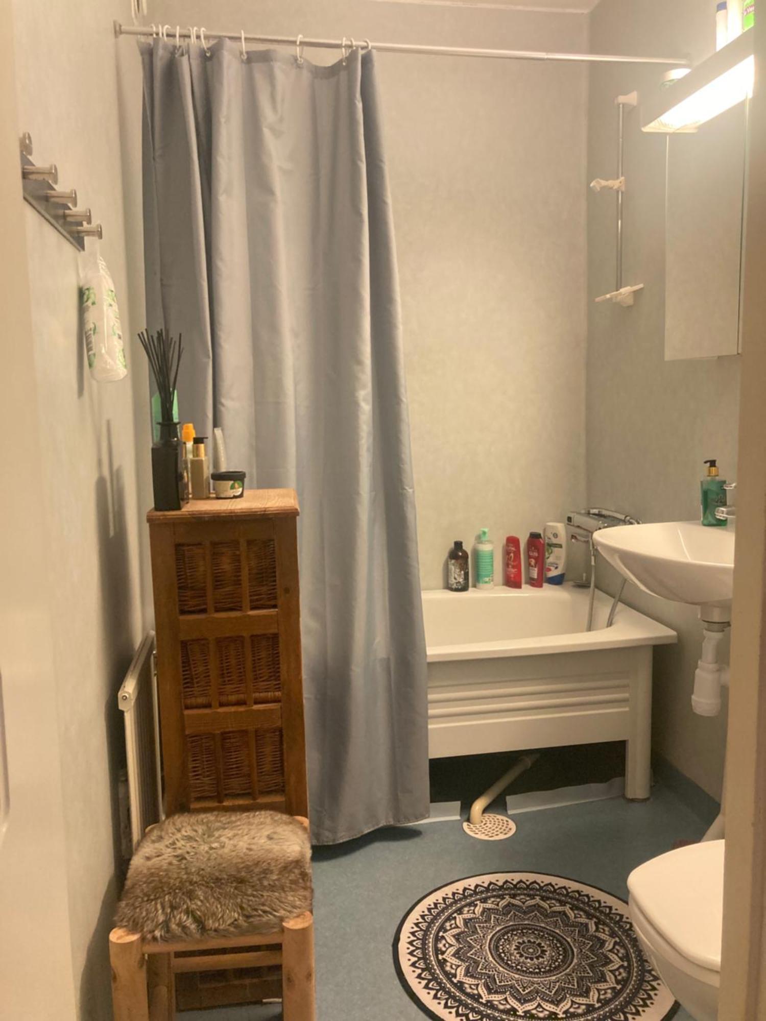 Rum Med Eget Badrum Och Stort, Delat Koek,Centralt I Malmoe A Room In An Apartment, Own Bathroom And Kitchen Shared With A Family Buitenkant foto